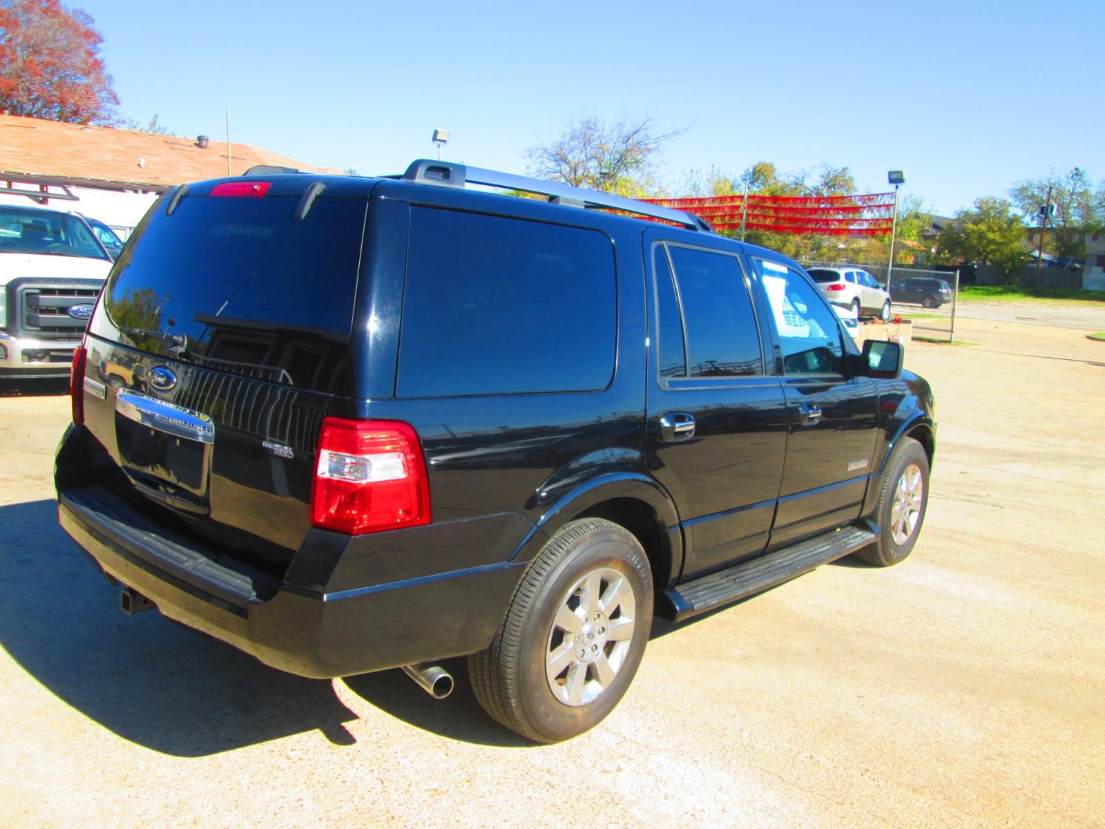 2007 BLACK Ford Expedition Limited 4WD (1FMFU20547L) with an 5.4L V8 SOHC 16V engine, 6-Speed Automatic Overdrive transmission, located at 1815 NE 28th St., Fort Worth, TX, 76106, (817) 625-6251, 32.795582, -97.333069 - Photo #4